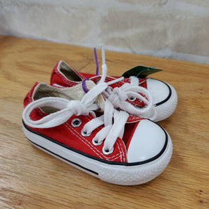 Converse girls or boys red tennis shoes tie 3