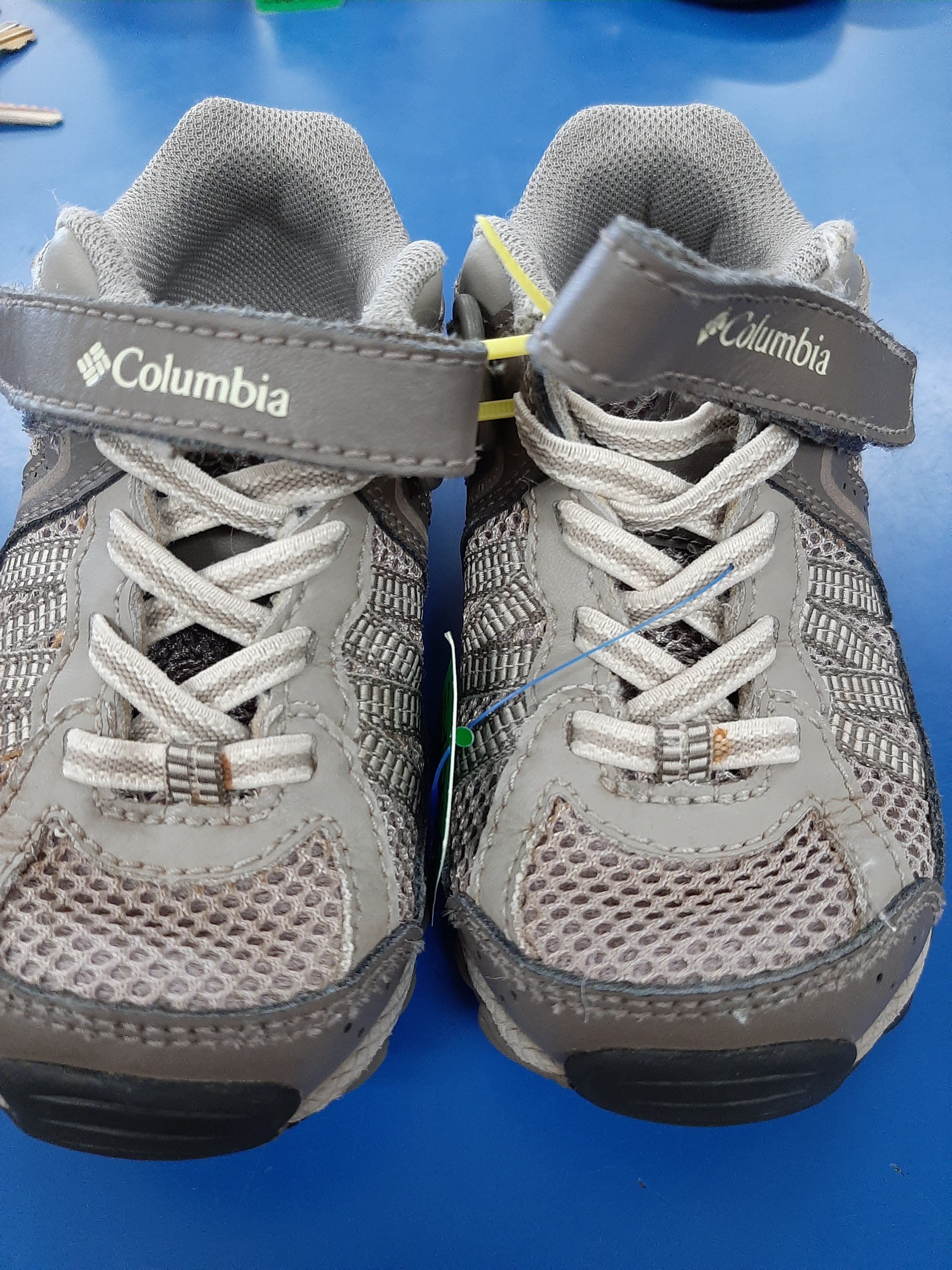 Columbia Gray Sneakers Boy/Girl sz 8