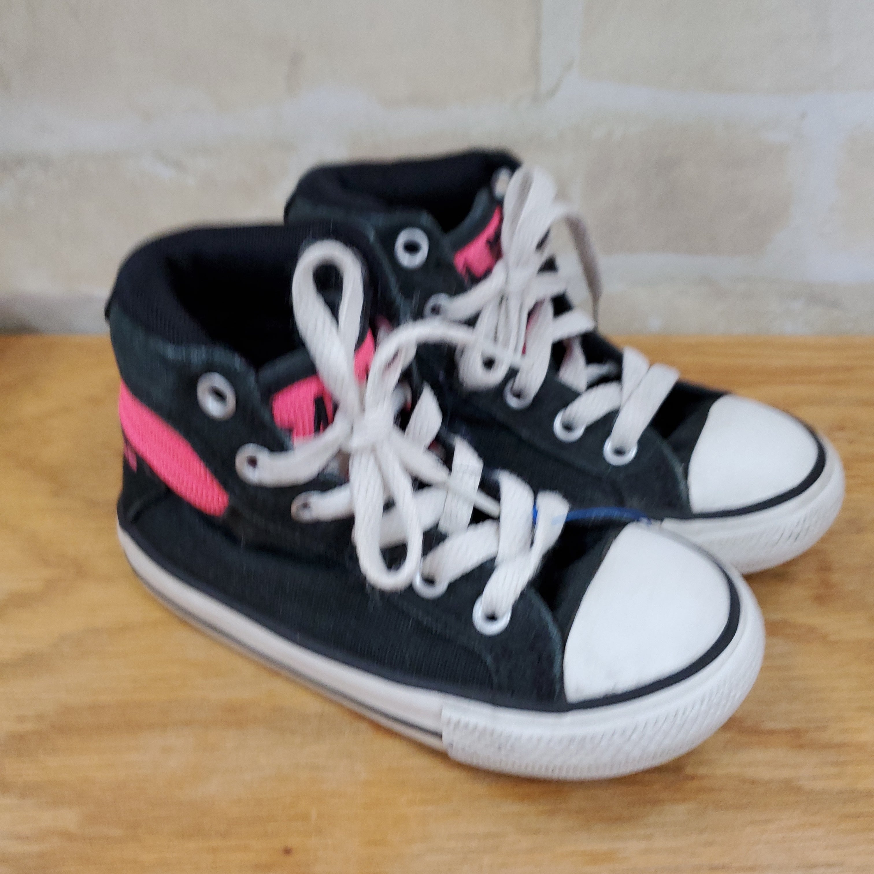 Converse girls tennis shoes black/pink high top tie 8