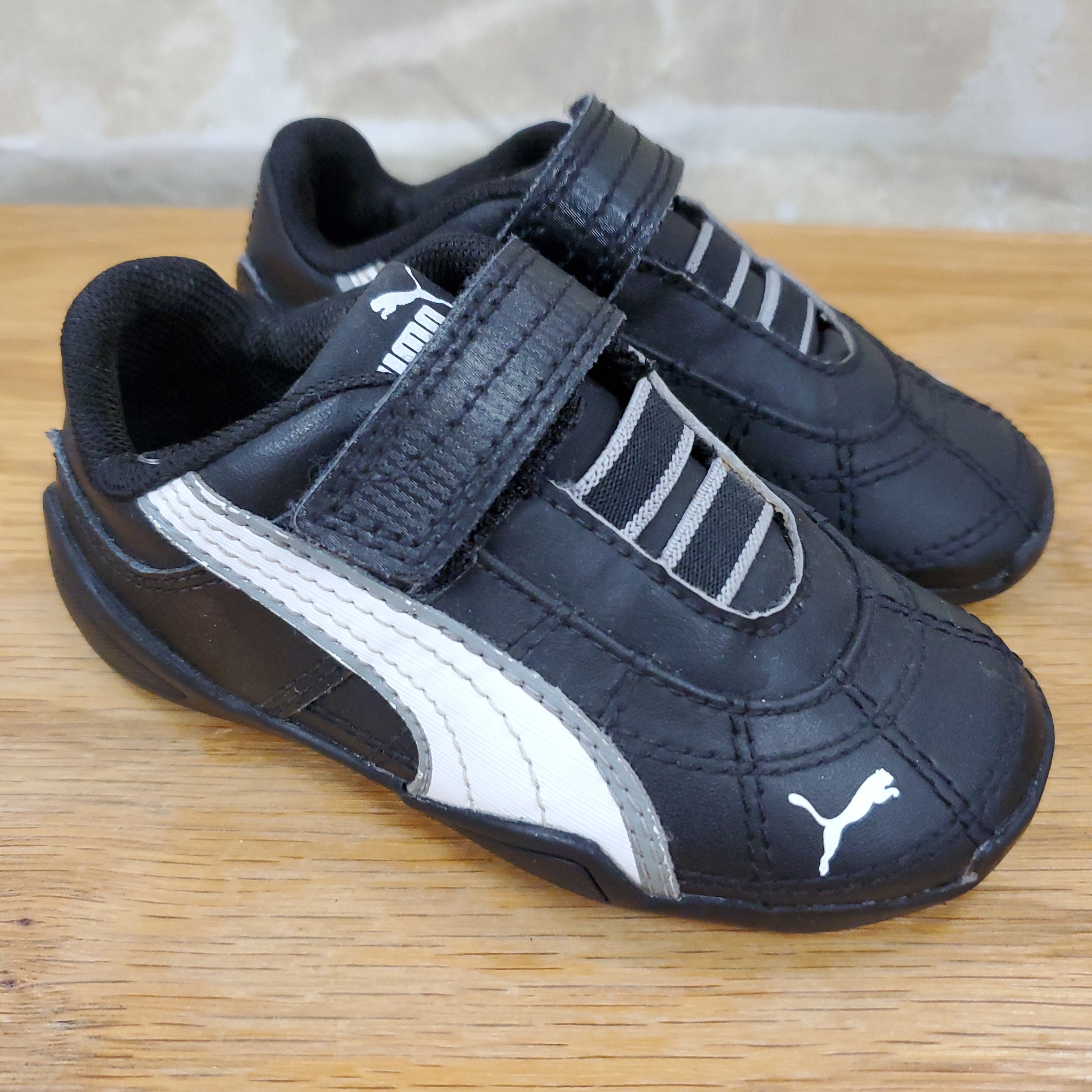 Puma boys tennis shoes black velcro 5