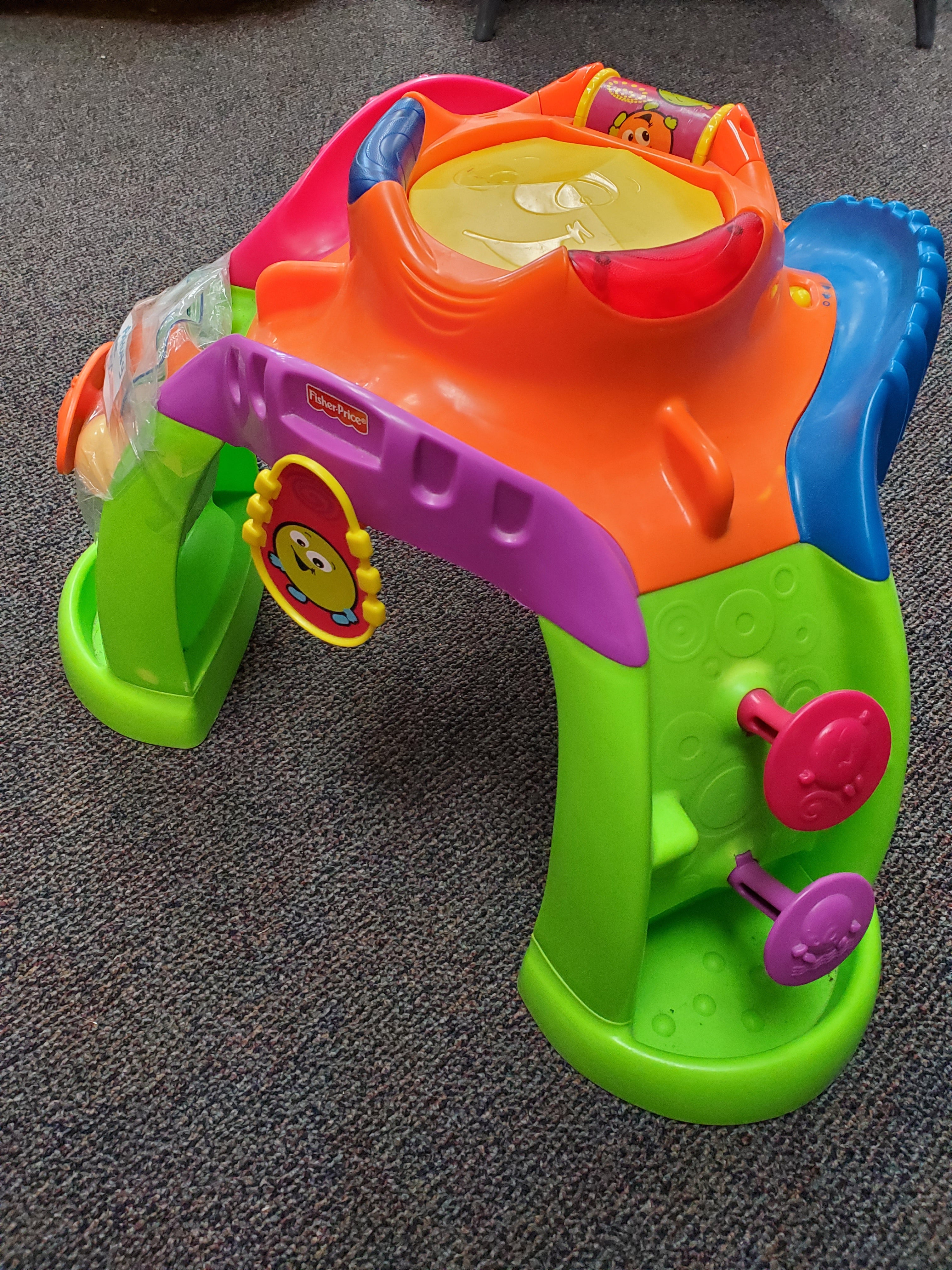Fisher Price Musical activity table/balls