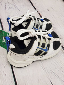 Nike's boys shoes white tennis 4